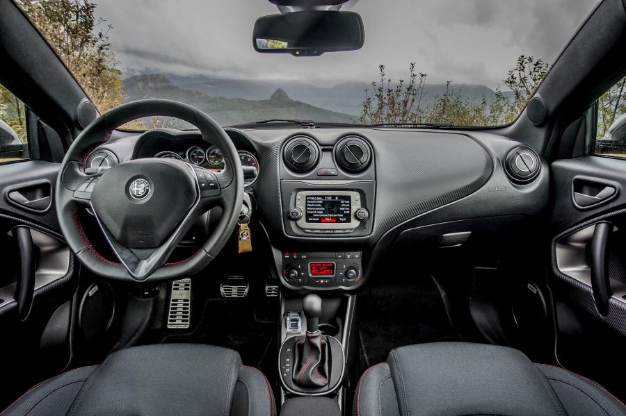 Торпедо Alfa Romeo Mito Veloce (955) 2016 года  (фото 14 из 25)